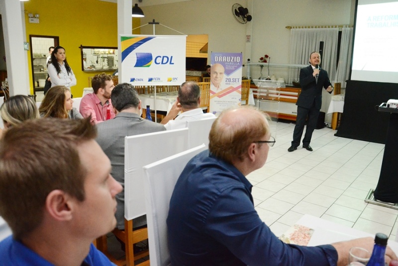 CDL nos Bairros reuniu 64 pessoas e discutiu diversos assuntos, entre eles a reforma trabalhista.